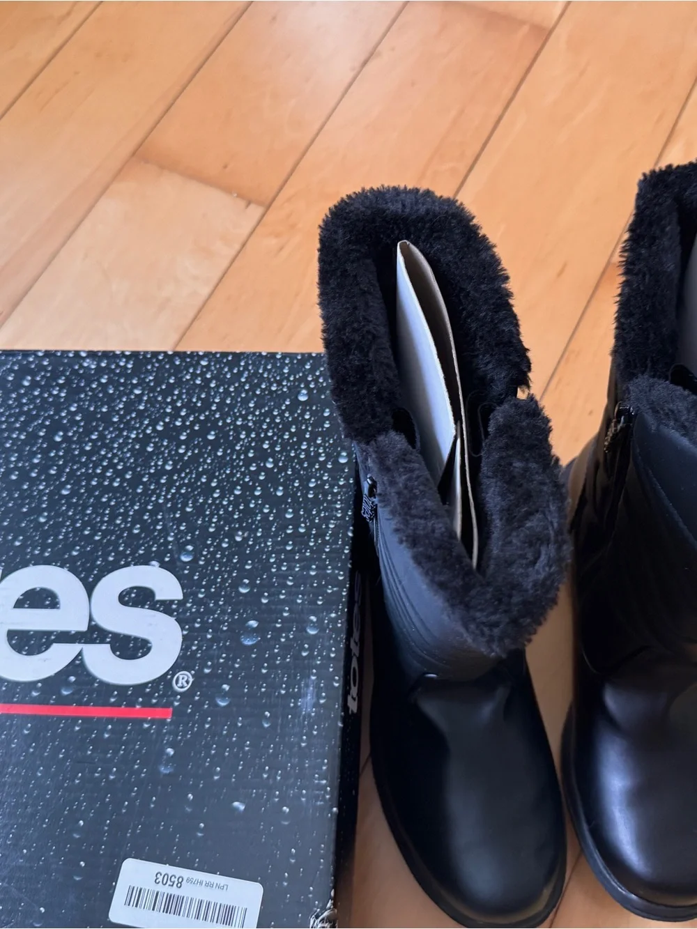 totes Black Quilted Faux Fur Cuff Winter Boots 8 fits like 7.5